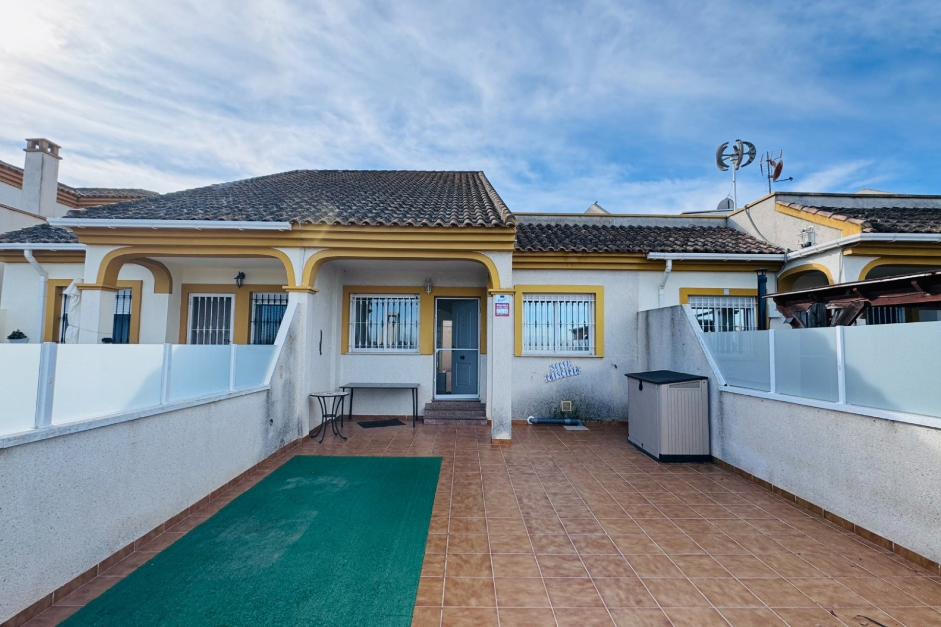 Resale - Town House - Daya Nueva