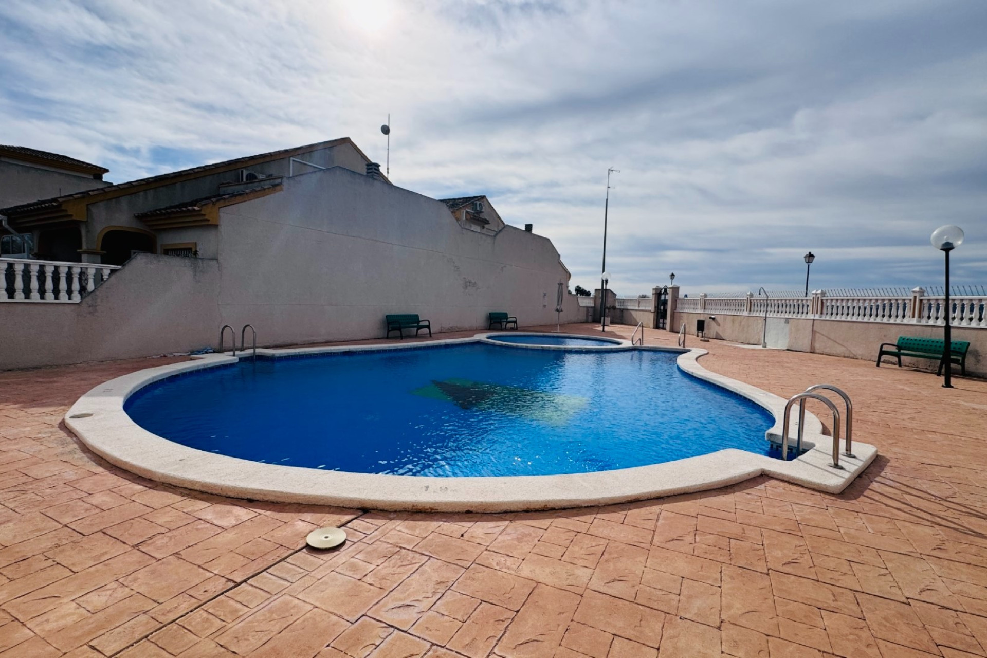 Resale - Town House - Daya Nueva