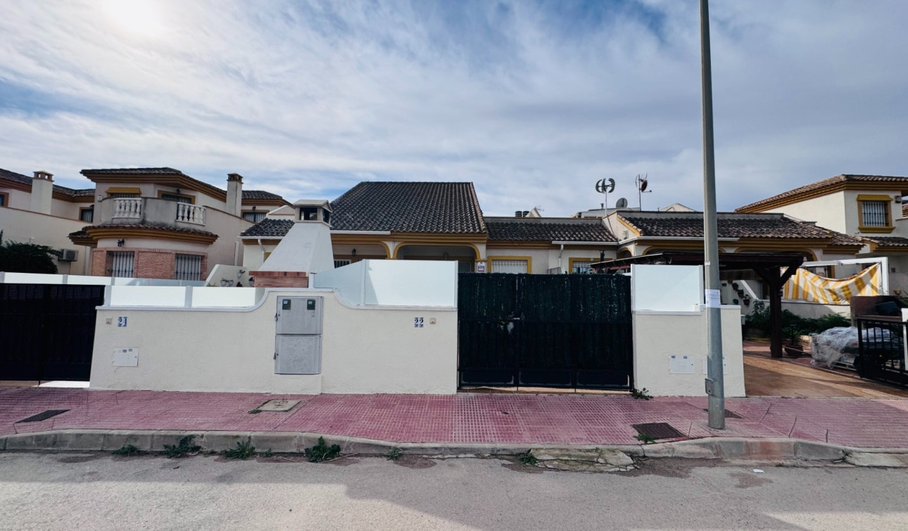 Resale - Town House - Daya Nueva