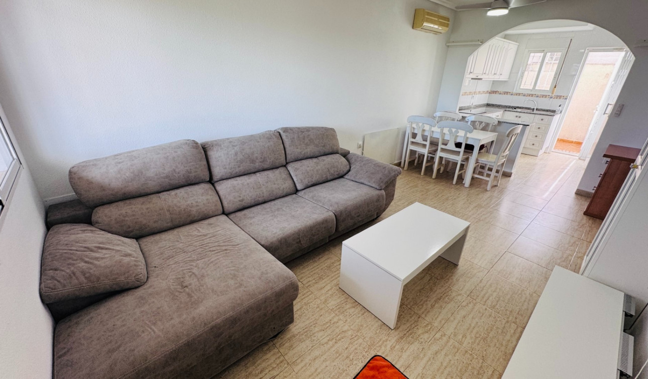 Resale - Town House - Daya Nueva