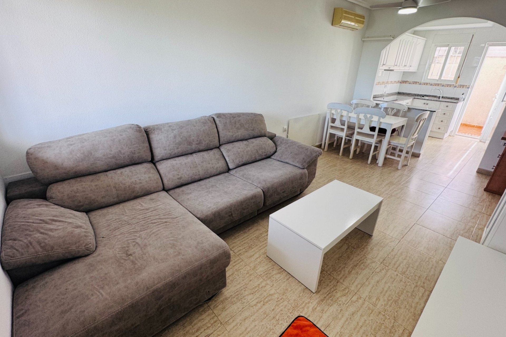 Resale - Town House - Daya Nueva