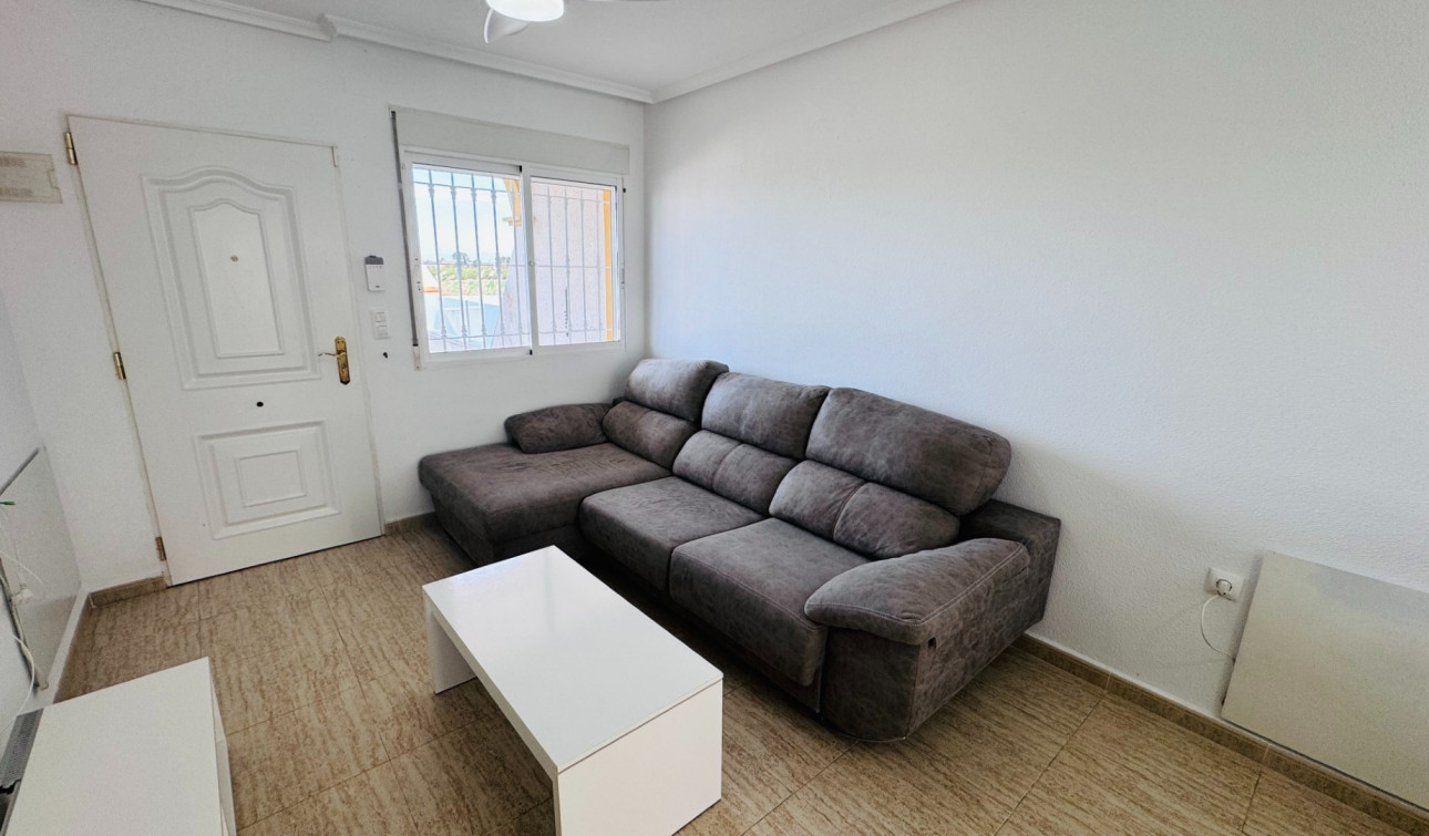 Resale - Town House - Daya Nueva