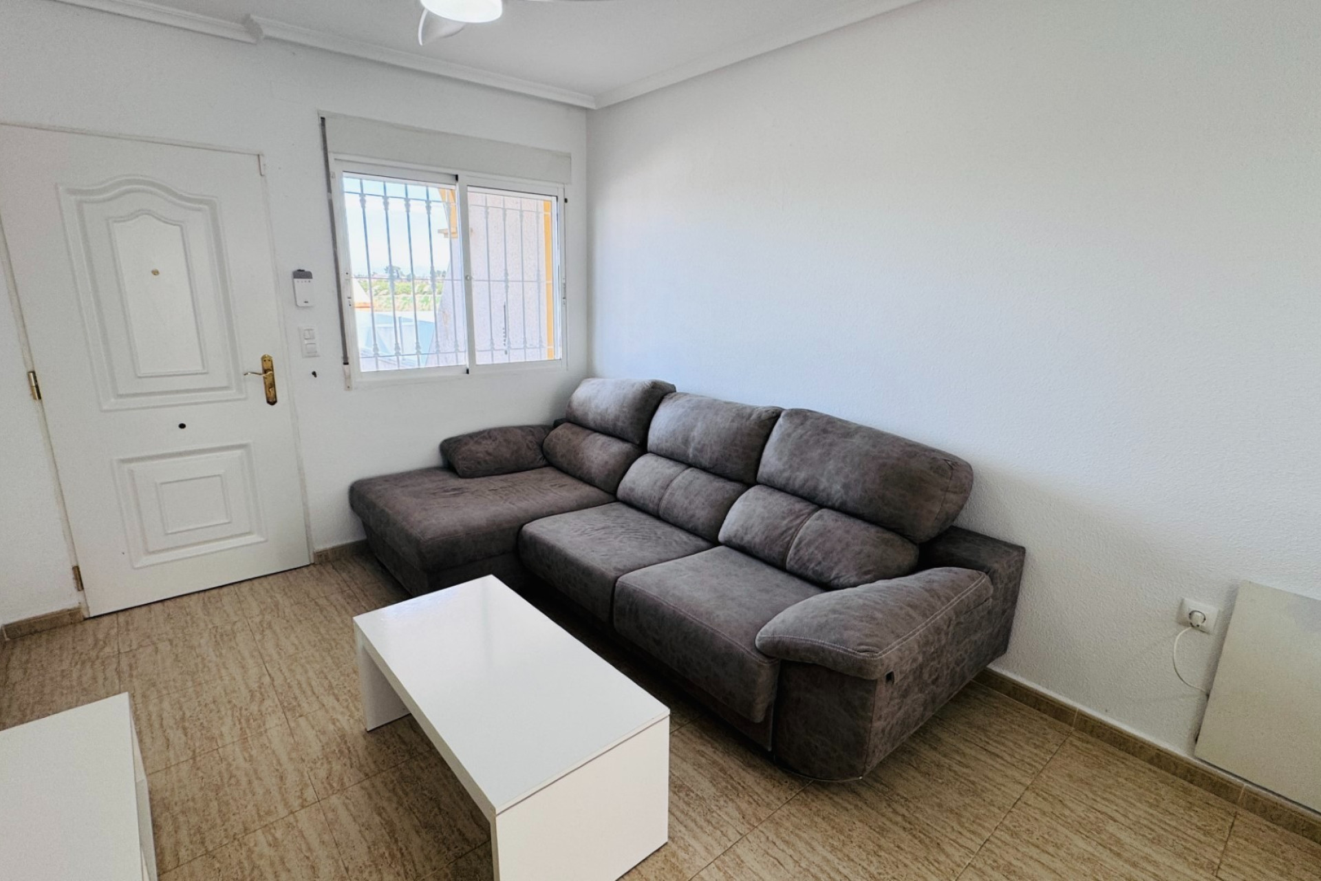 Resale - Town House - Daya Nueva