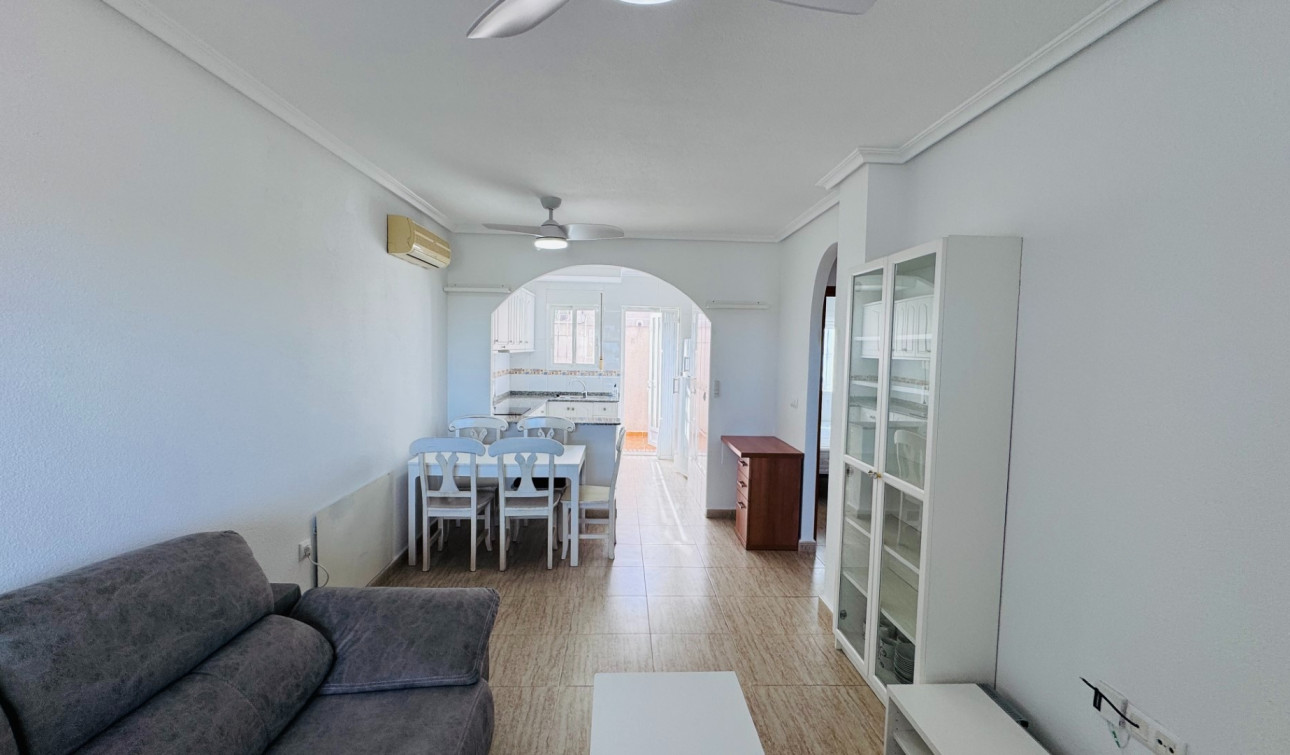 Resale - Town House - Daya Nueva