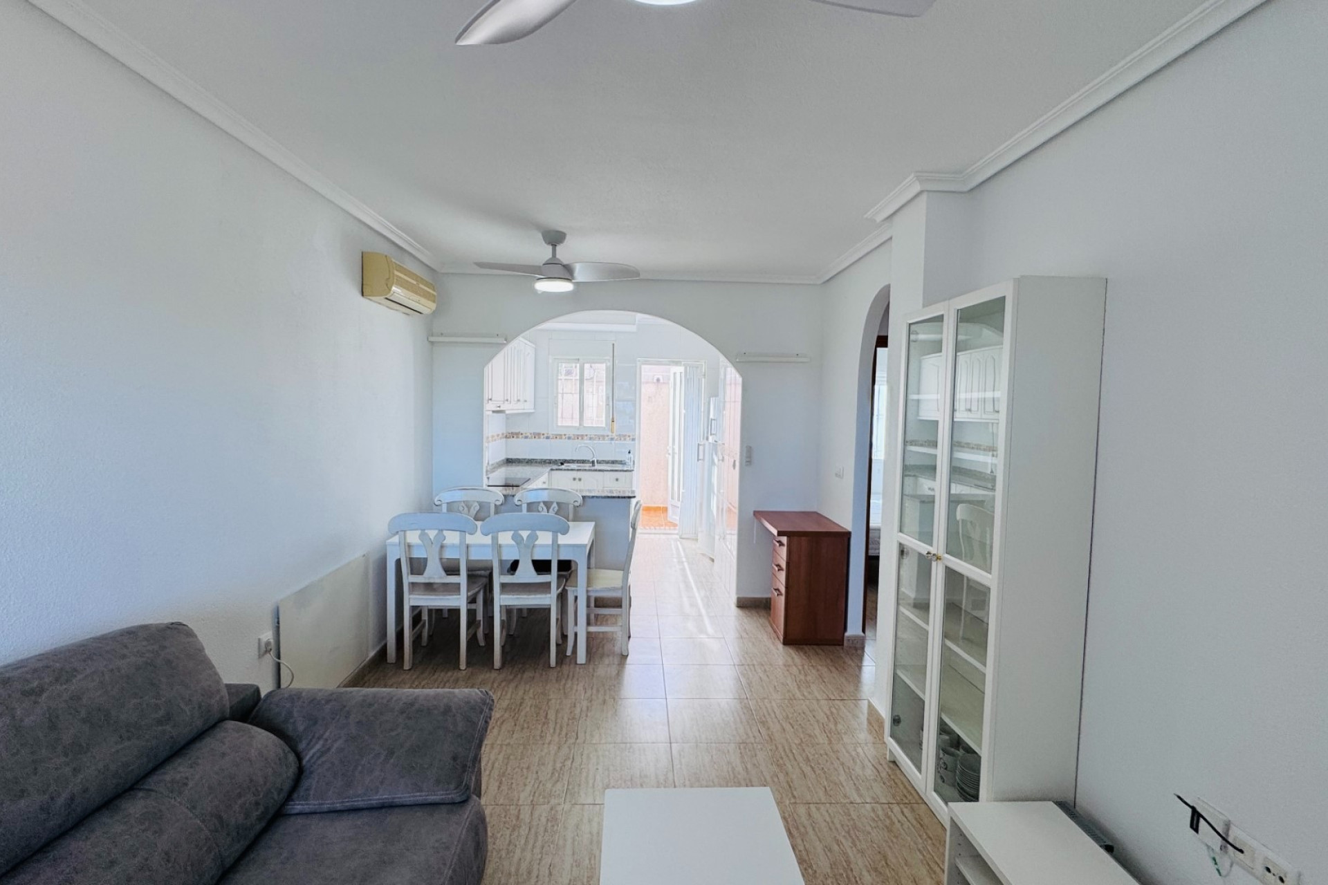 Resale - Town House - Daya Nueva