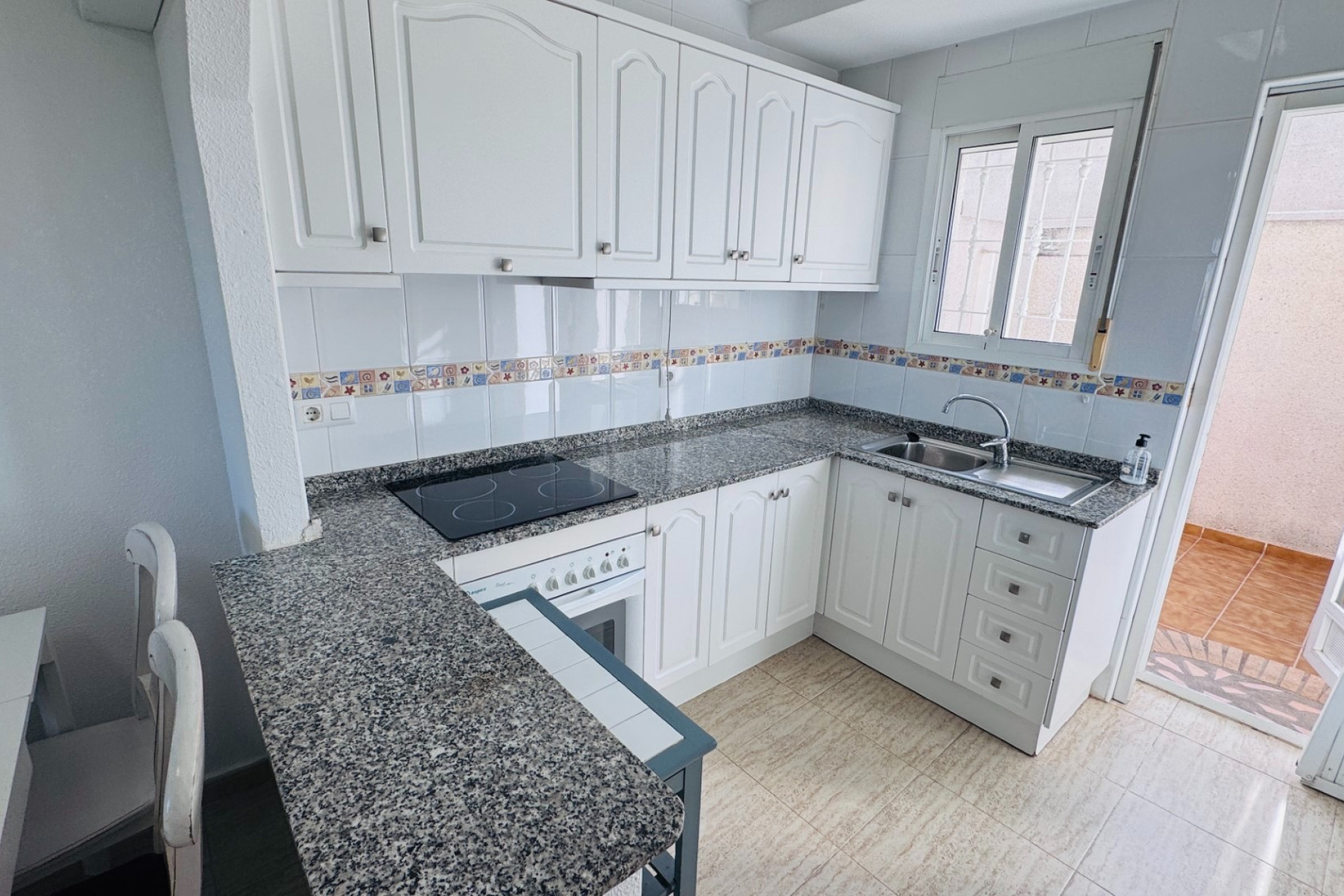 Resale - Town House - Daya Nueva