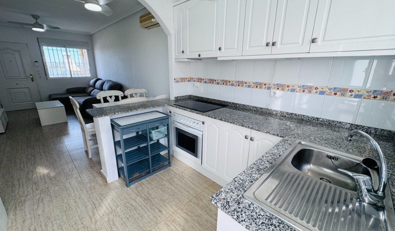 Resale - Town House - Daya Nueva