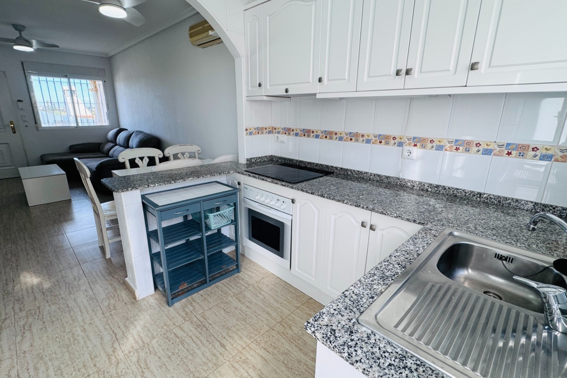 Resale - Town House - Daya Nueva