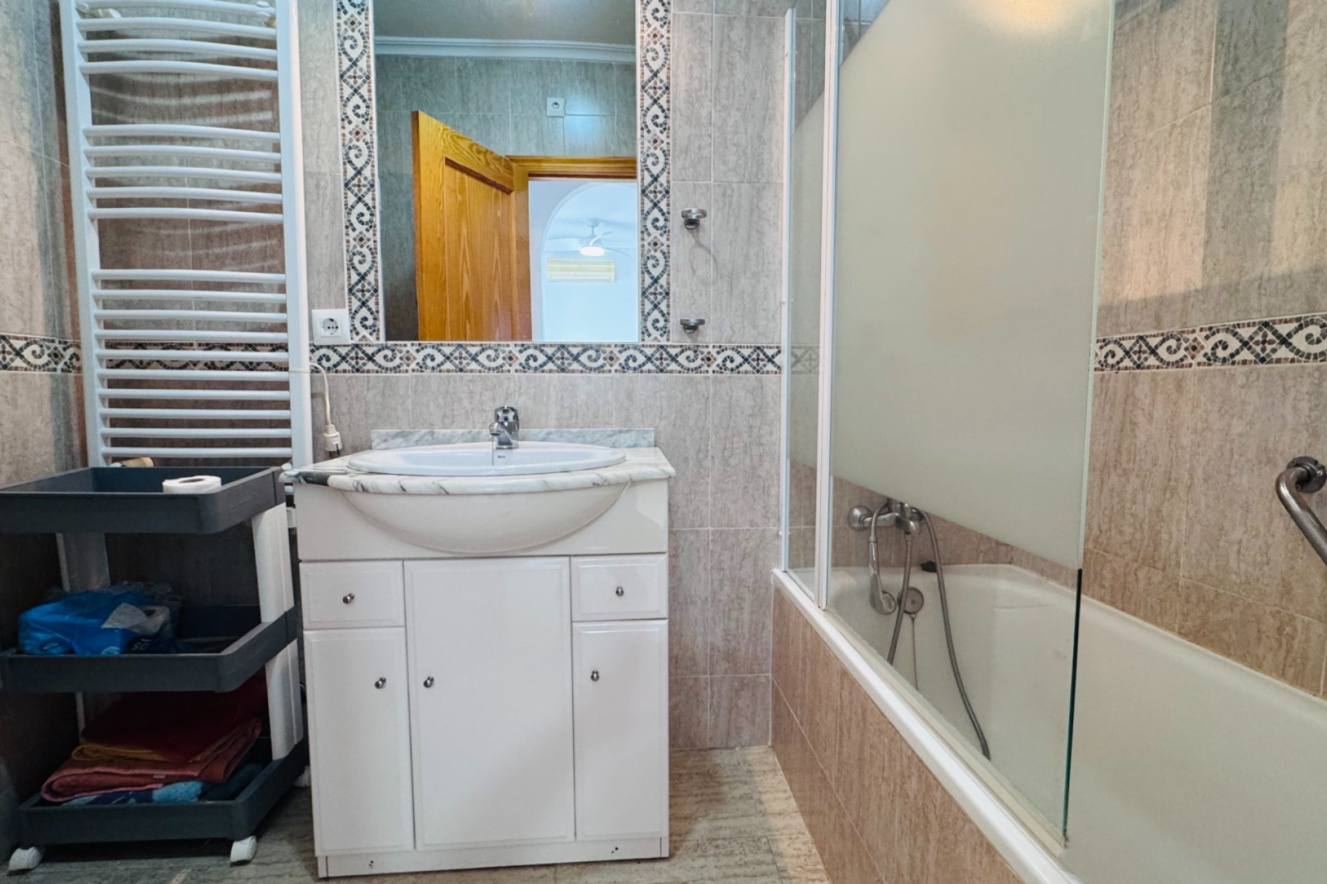 Resale - Town House - Daya Nueva