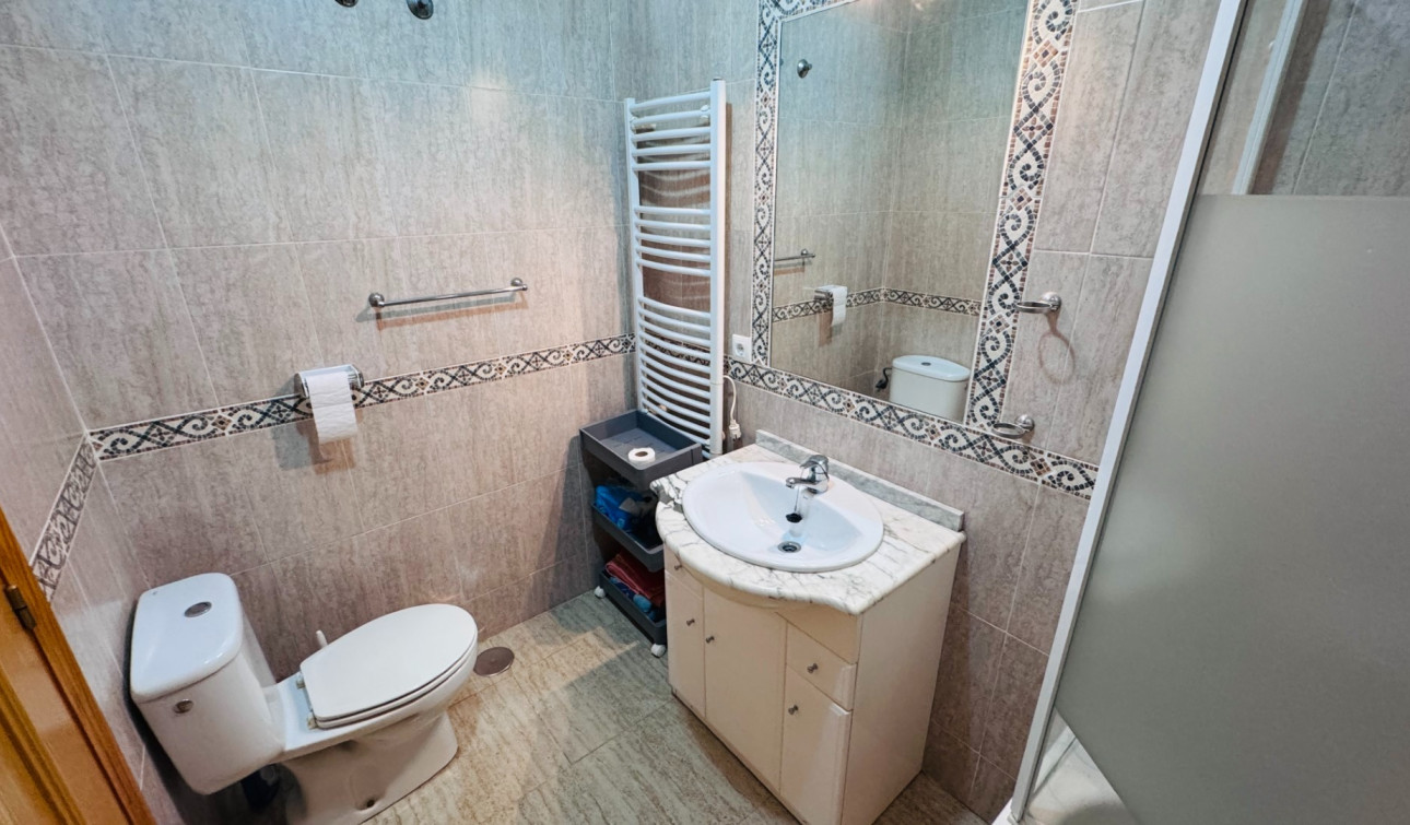 Resale - Town House - Daya Nueva