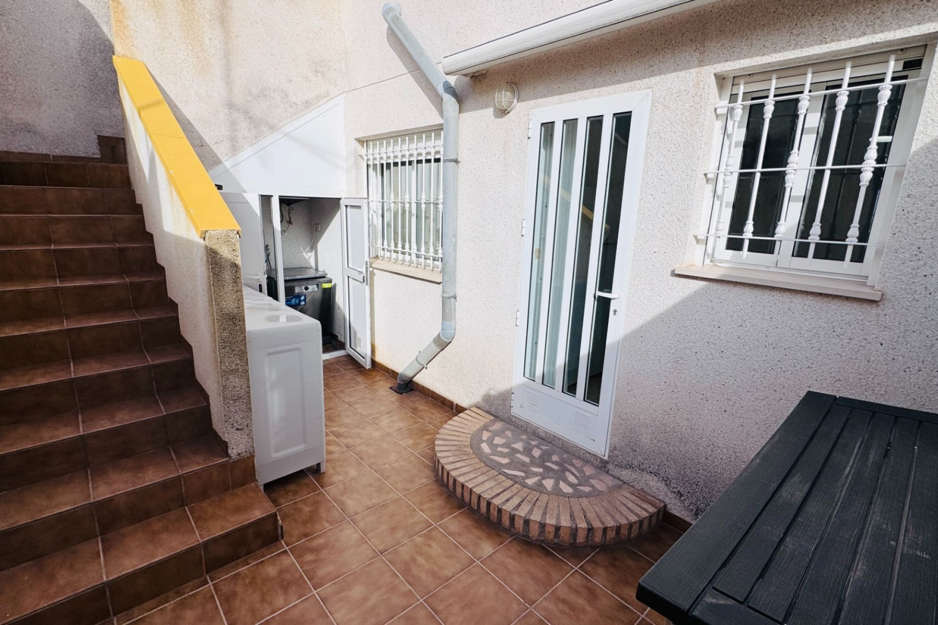 Resale - Town House - Daya Nueva