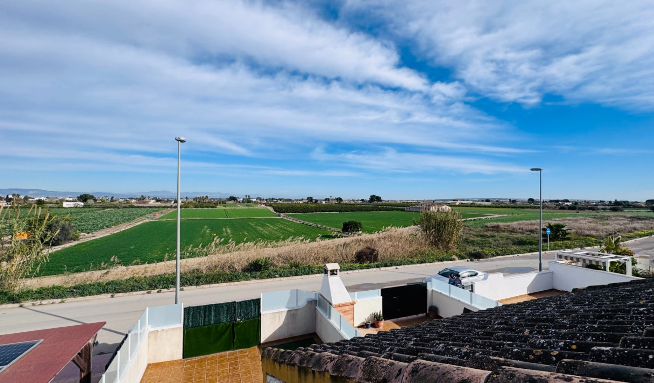 Resale - Town House - Daya Nueva