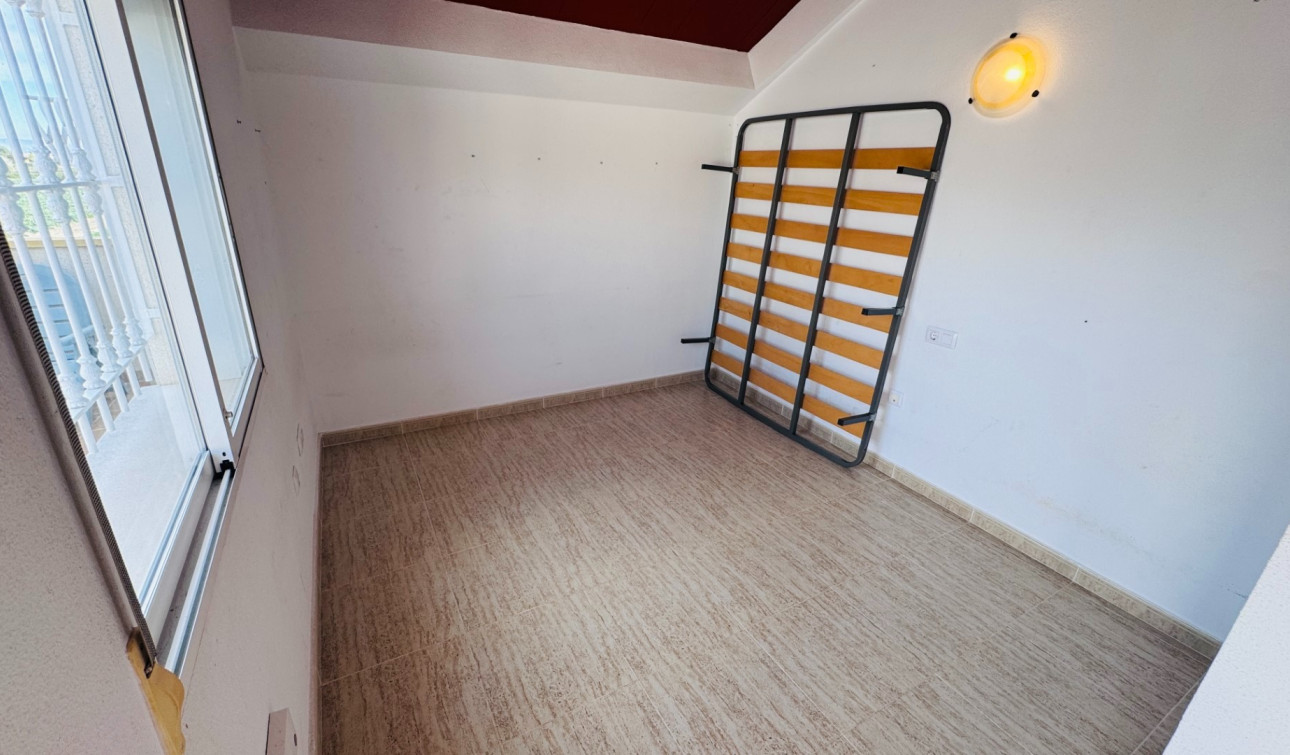 Resale - Town House - Daya Nueva