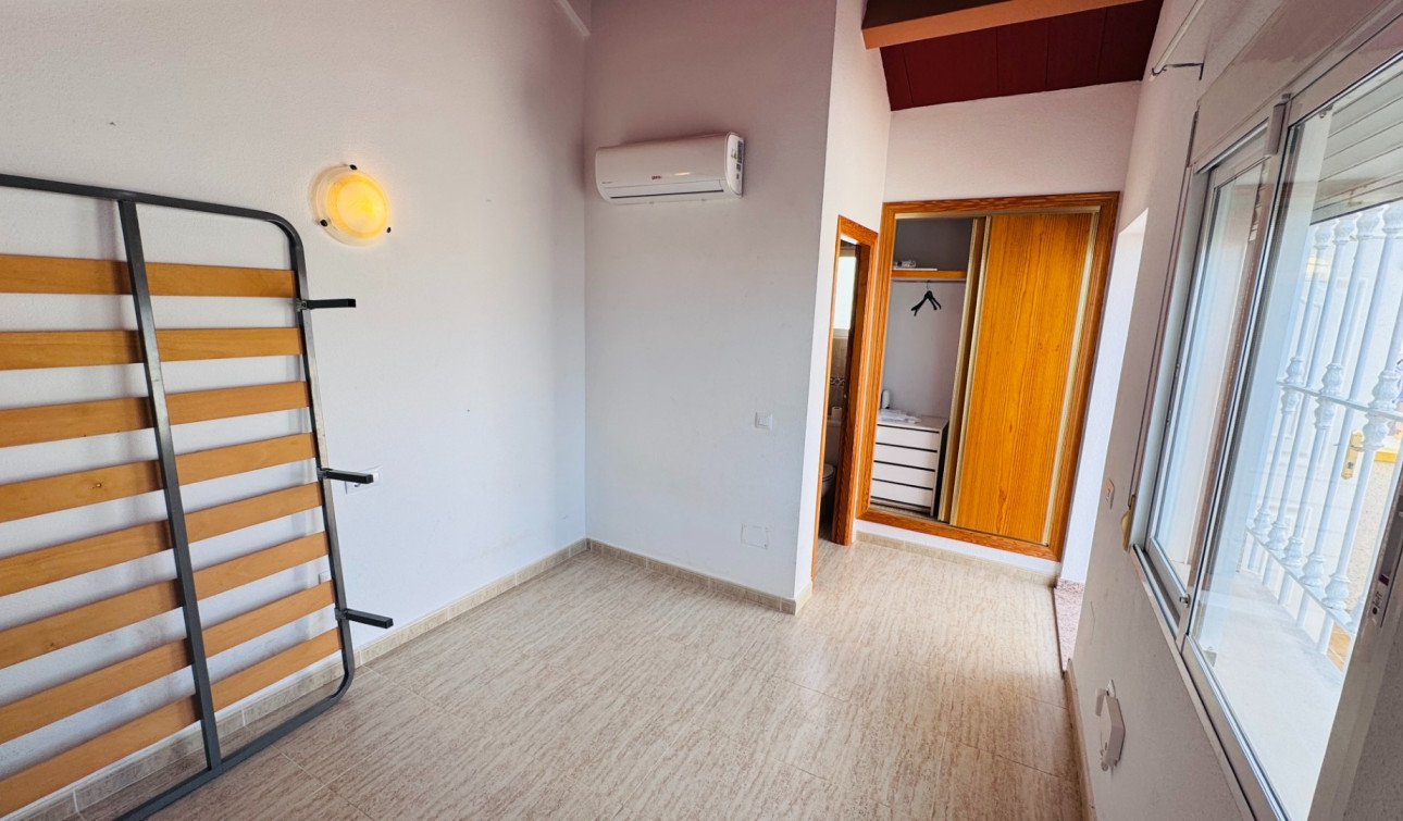 Resale - Town House - Daya Nueva