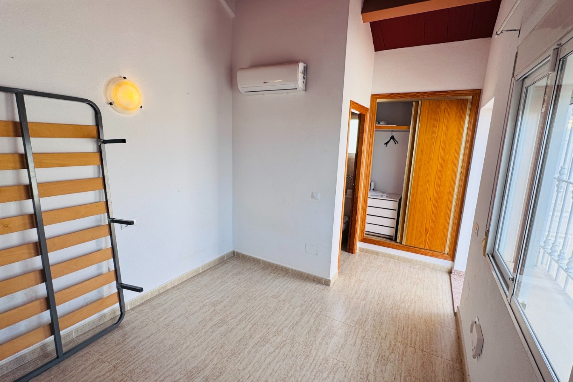 Resale - Town House - Daya Nueva