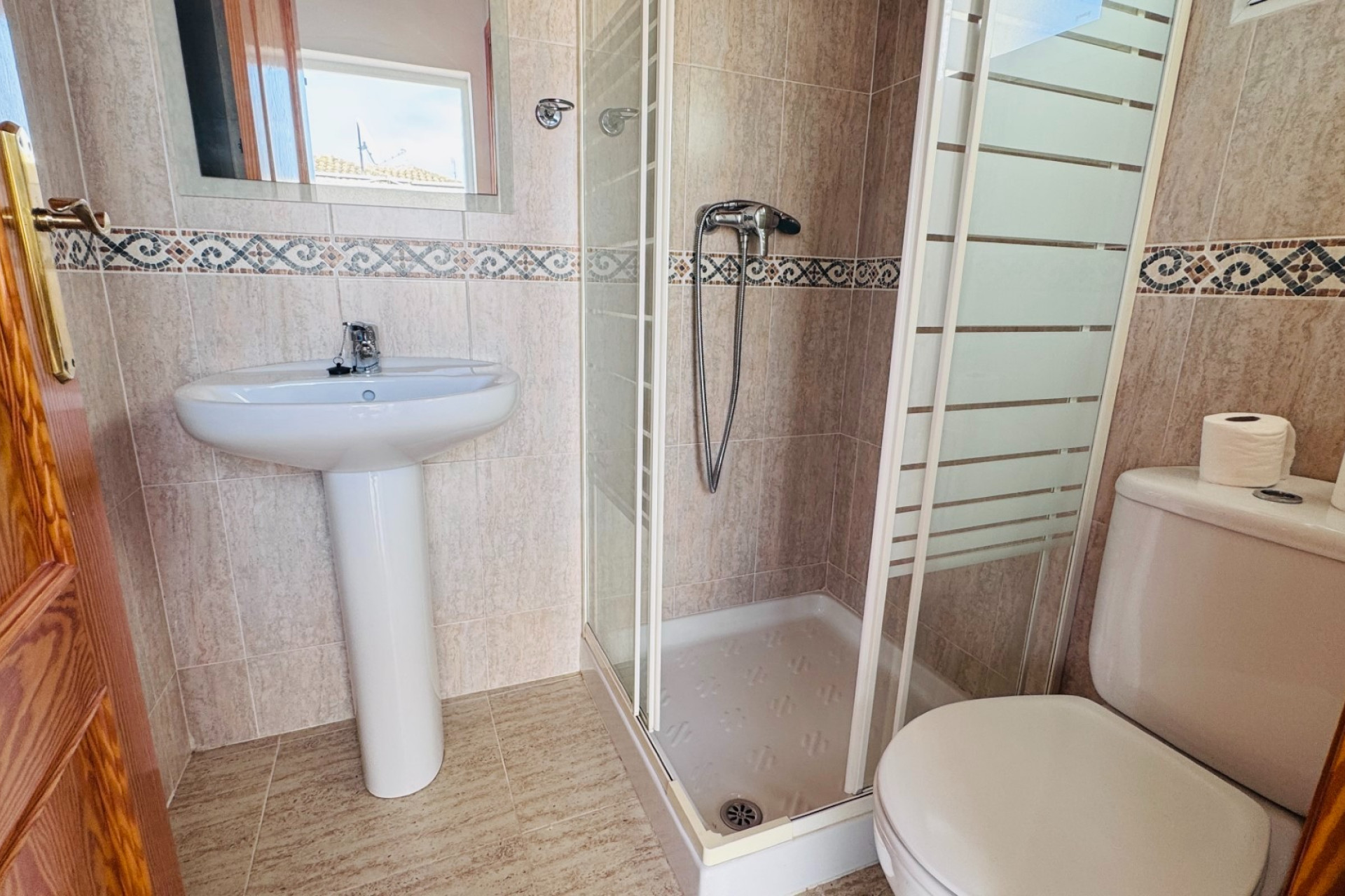 Resale - Town House - Daya Nueva