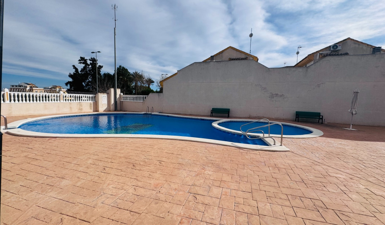 Resale - Town House - Daya Nueva