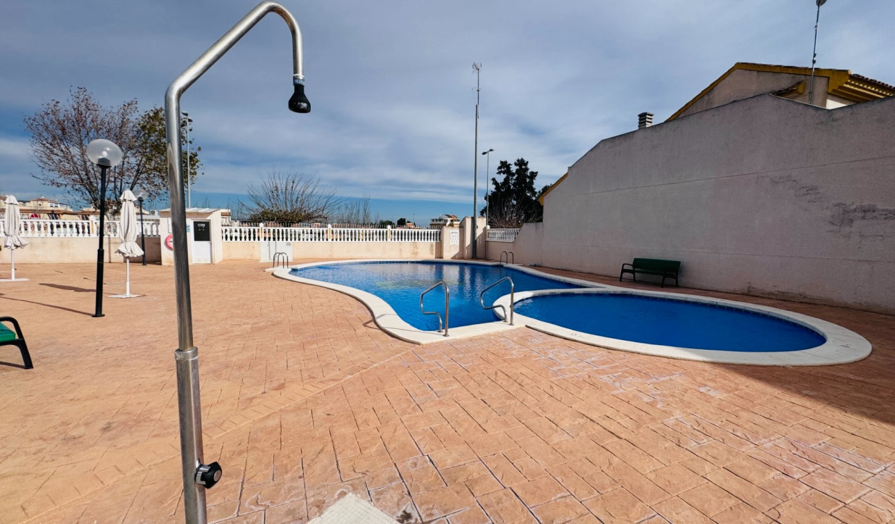 Resale - Town House - Daya Nueva