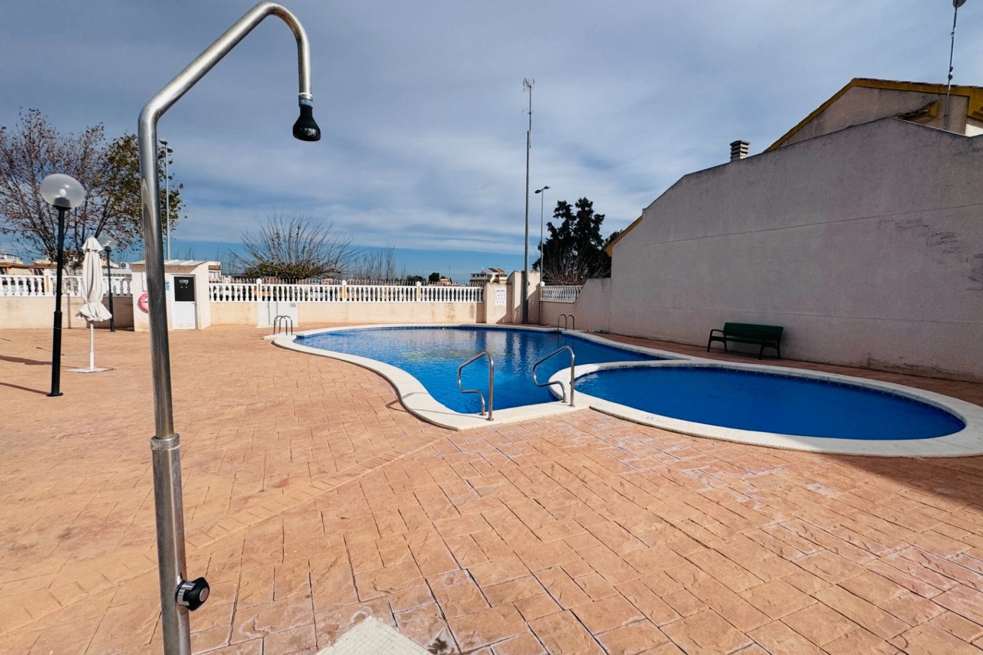 Resale - Town House - Daya Nueva