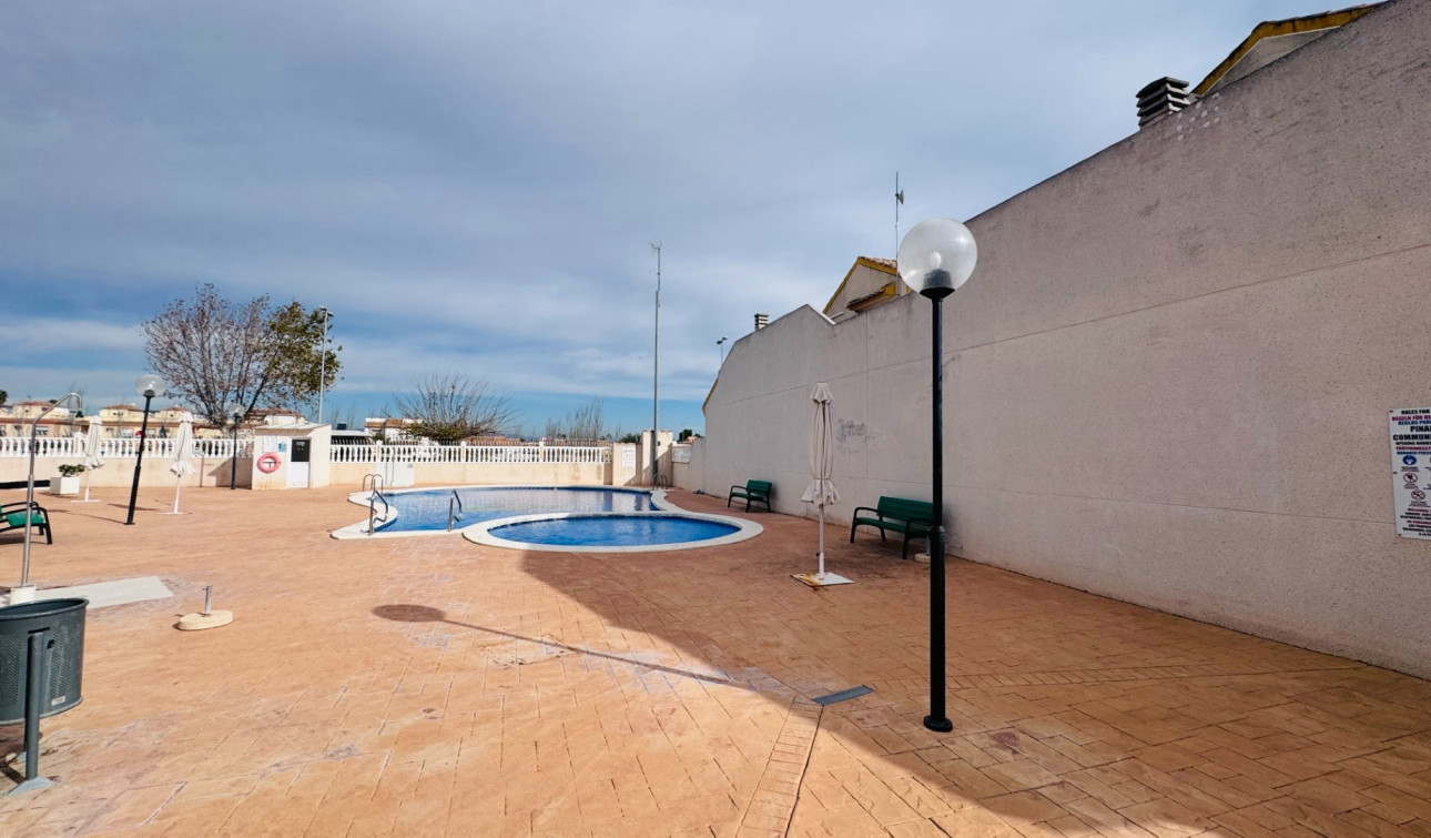 Resale - Town House - Daya Nueva