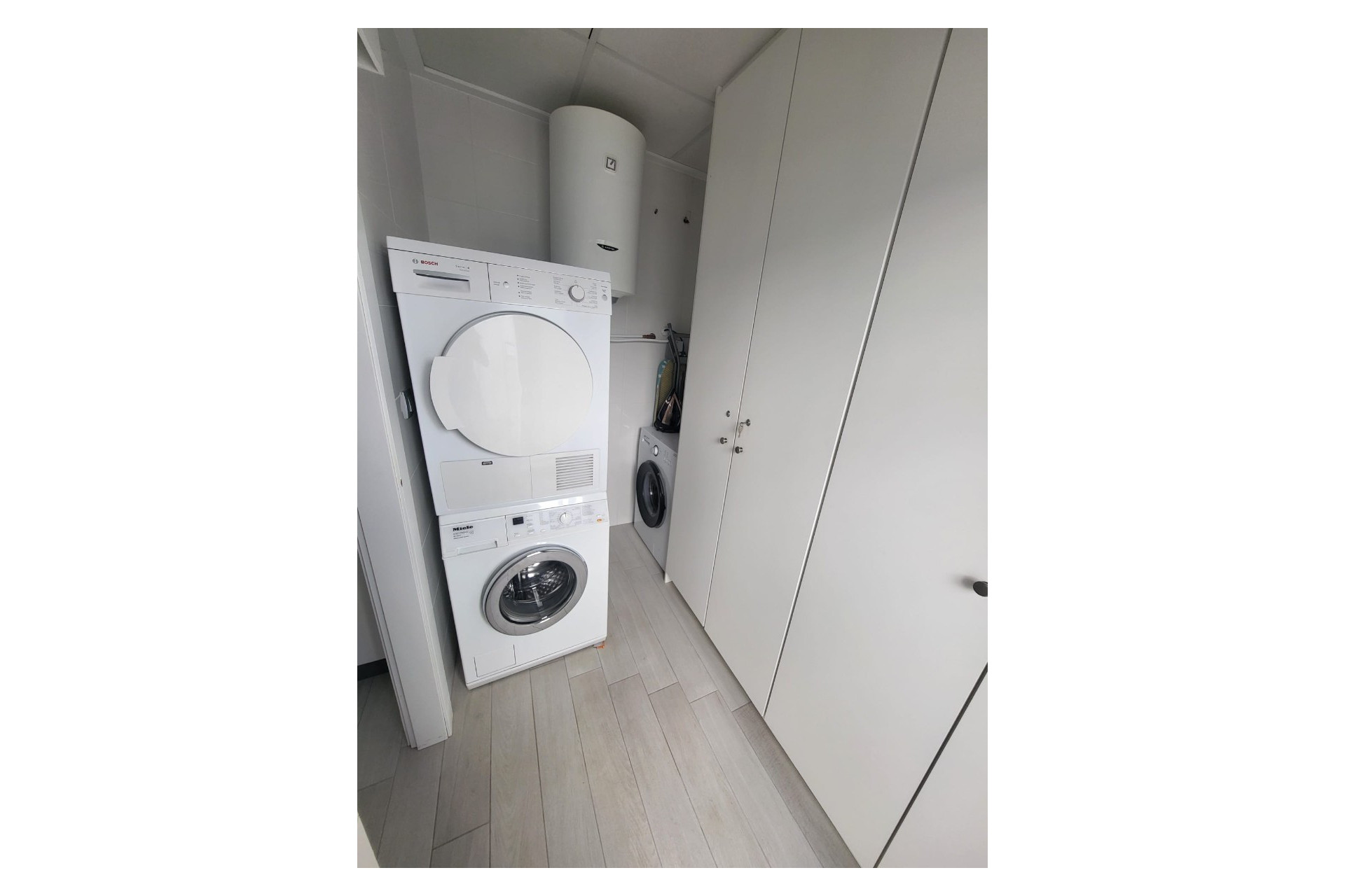 Resale - Town House - Daya Vieja