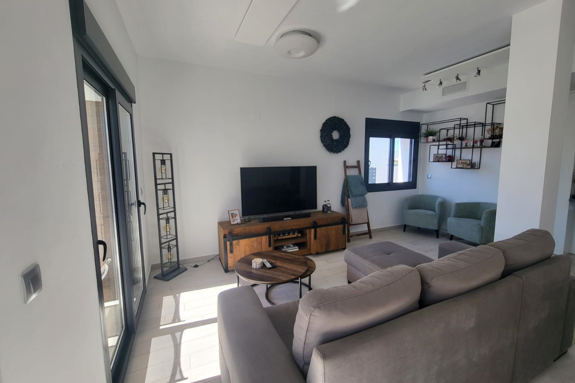 Resale - Town House - Daya Vieja