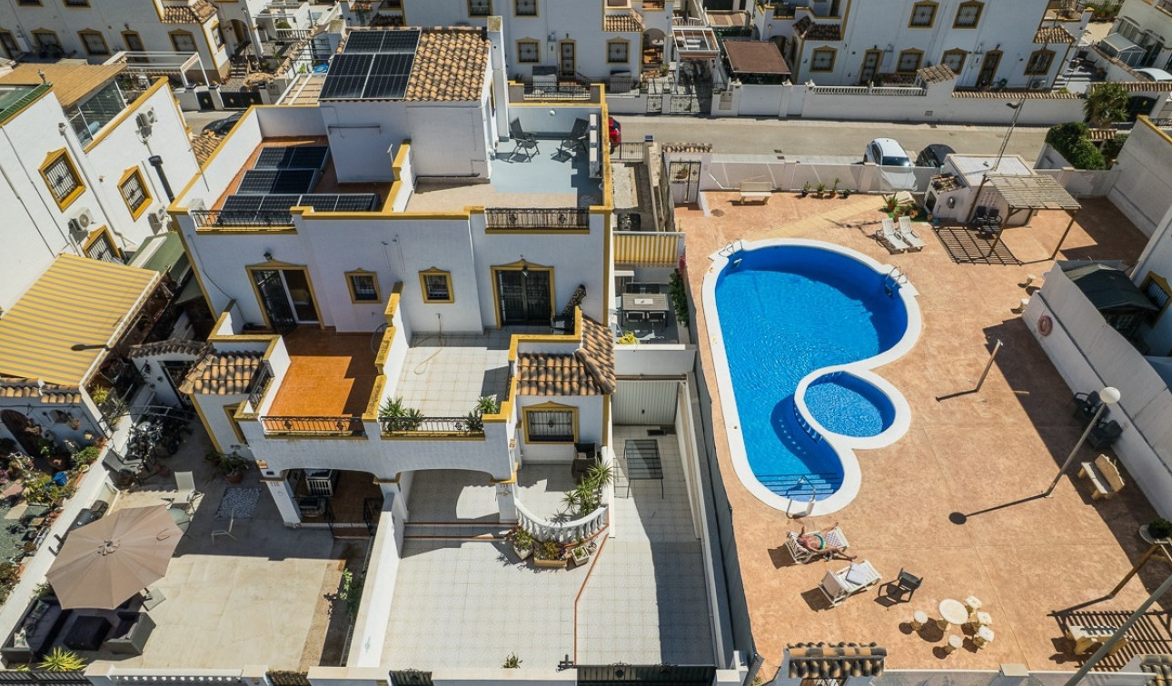 Resale - Town House - Entre Naranjos