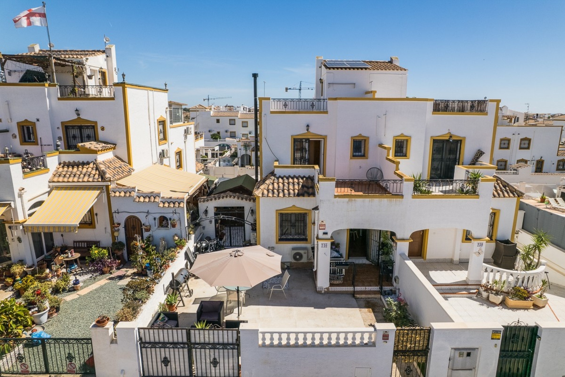 Resale - Town House - Entre Naranjos