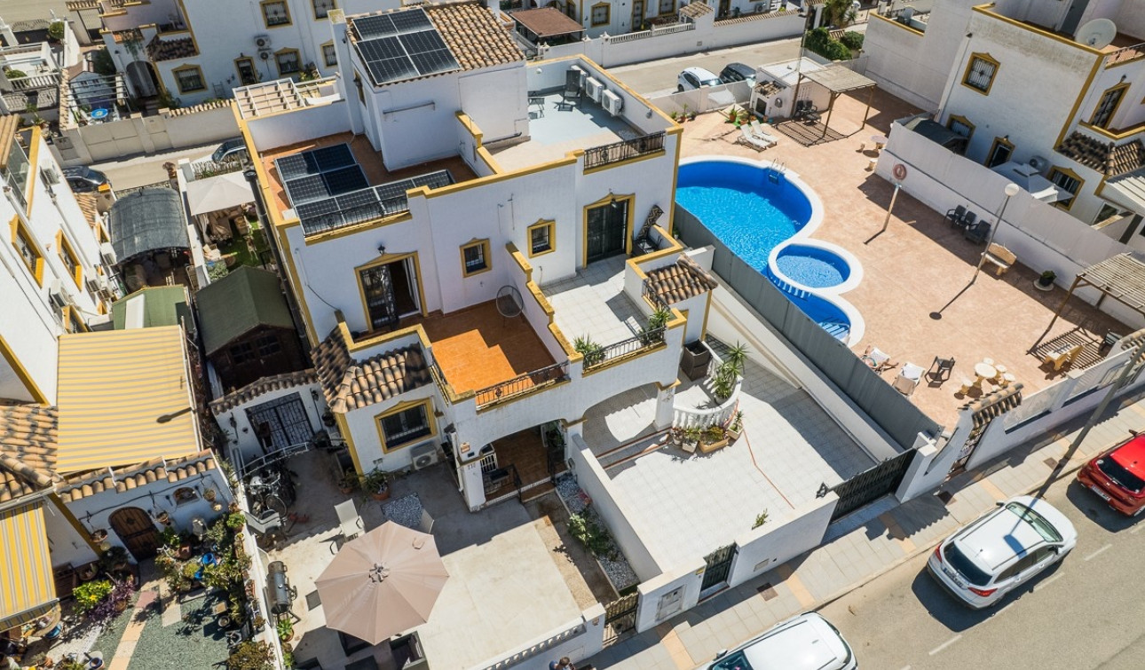 Resale - Town House - Entre Naranjos