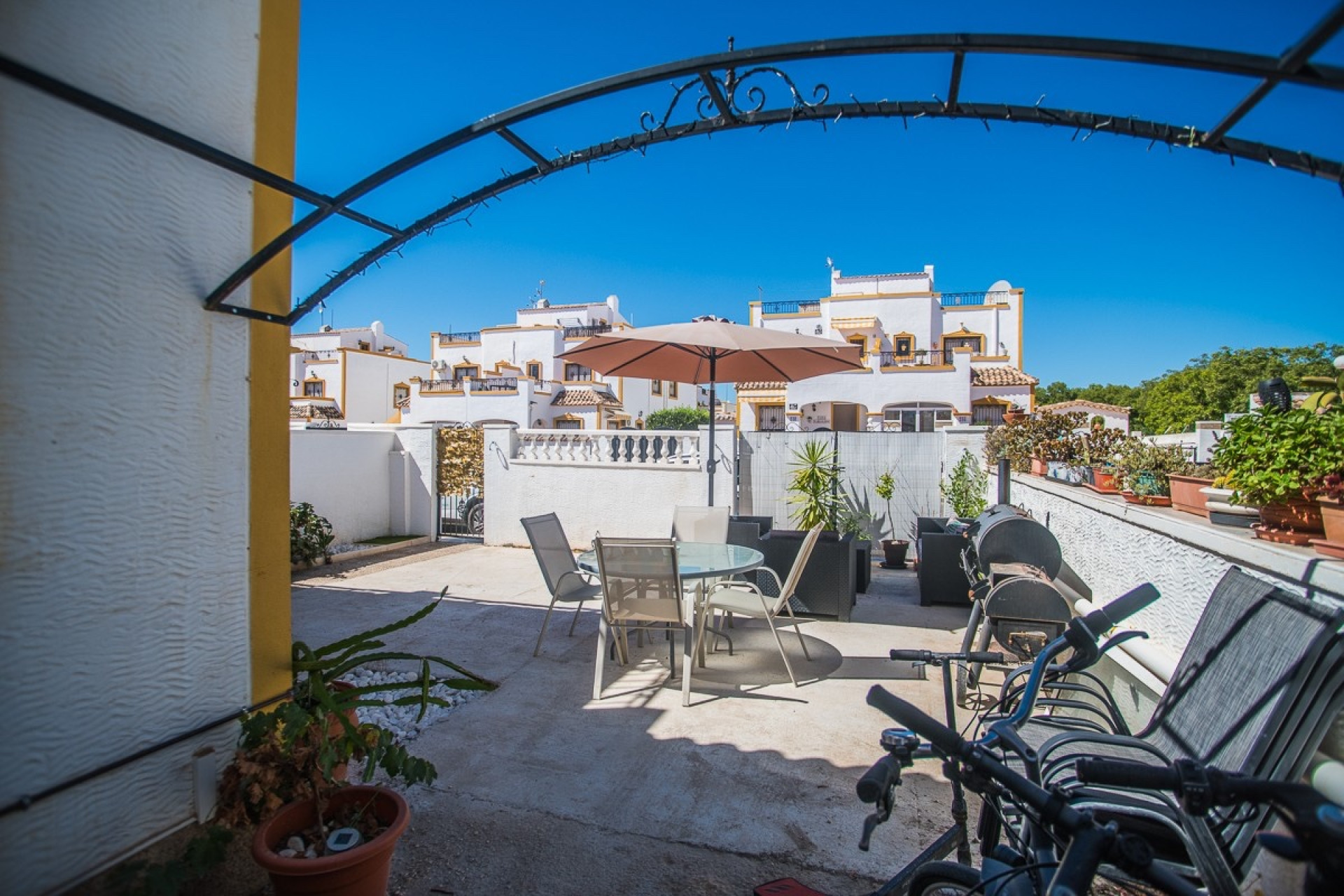 Resale - Town House - Entre Naranjos