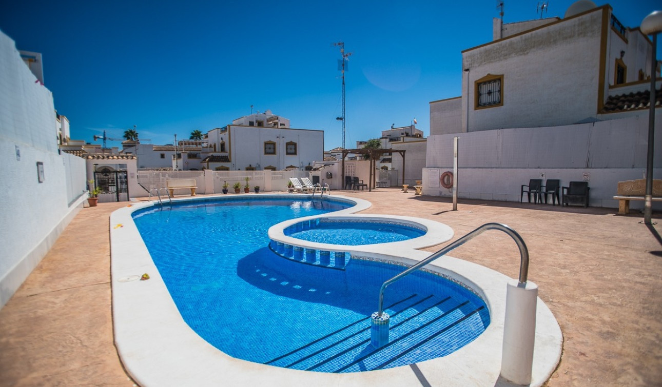 Resale - Town House - Entre Naranjos