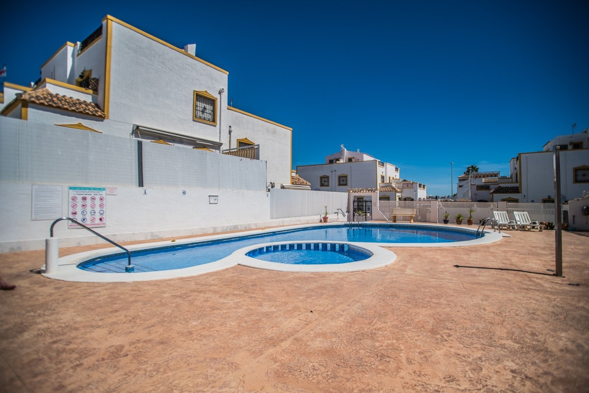 Resale - Town House - Entre Naranjos