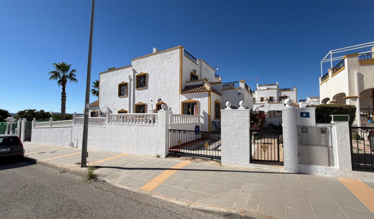Resale - Town House - Entre Naranjos