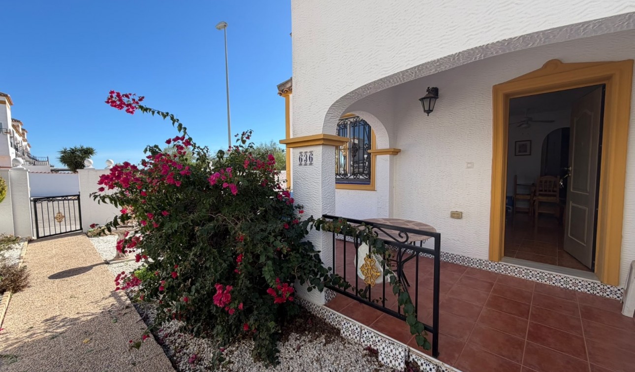 Resale - Town House - Entre Naranjos