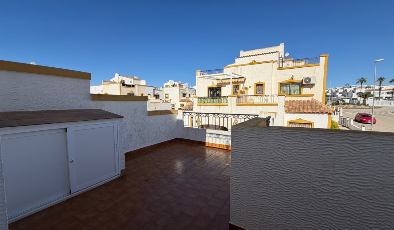 Resale - Town House - Entre Naranjos