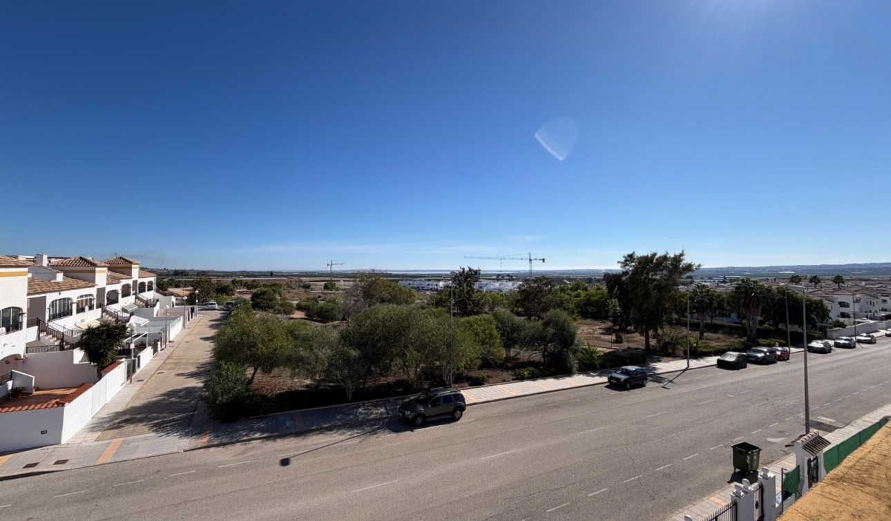 Resale - Town House - Entre Naranjos