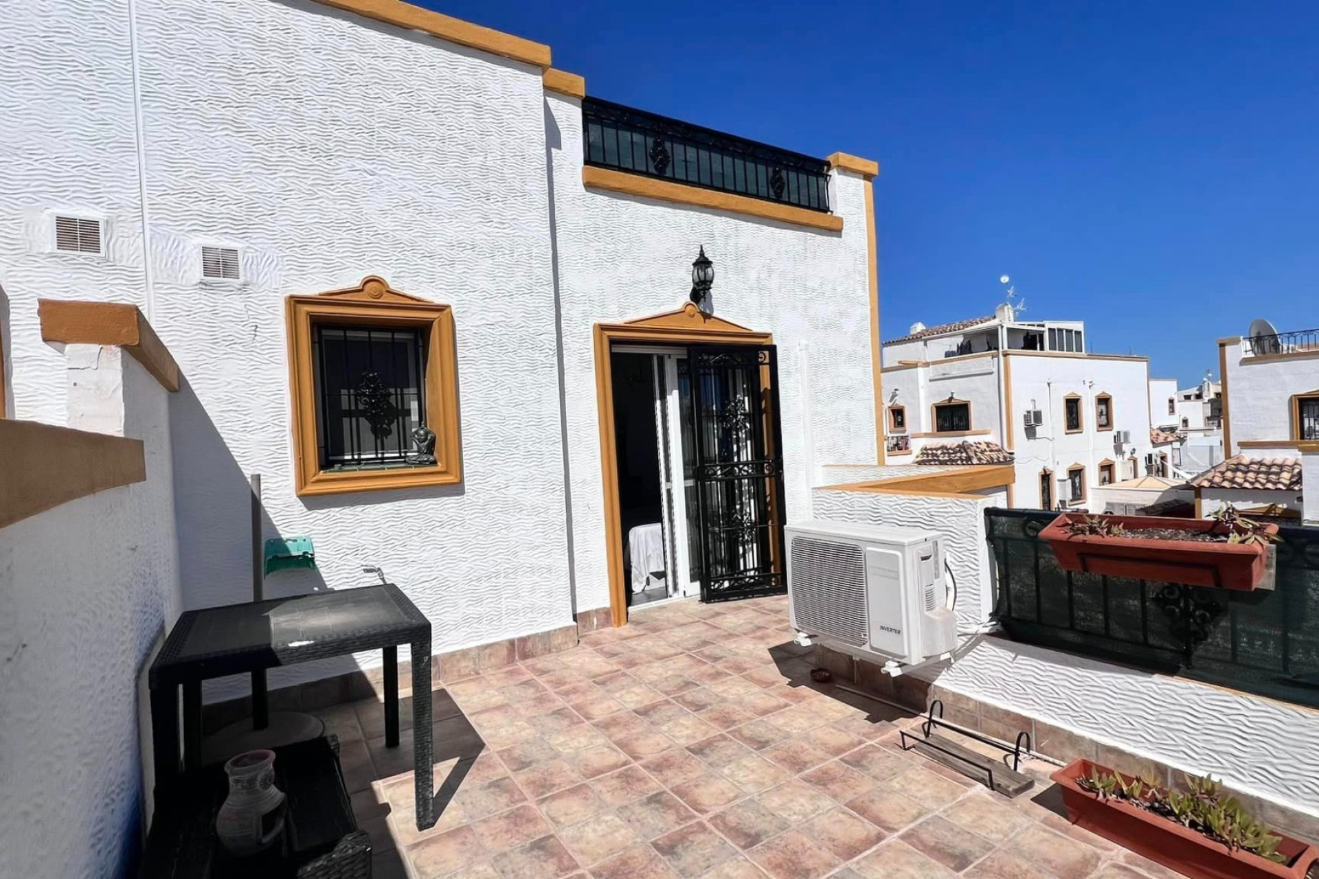 Resale - Town House - Entre Naranjos