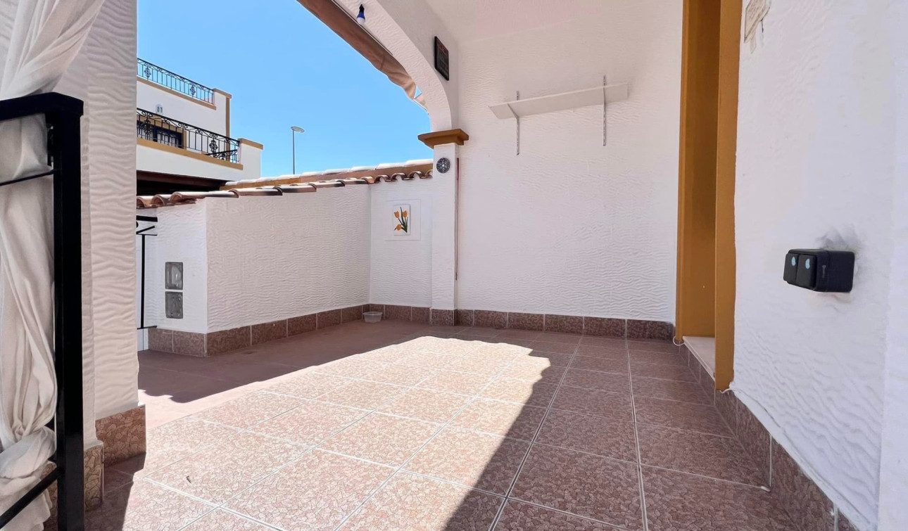 Resale - Town House - Entre Naranjos