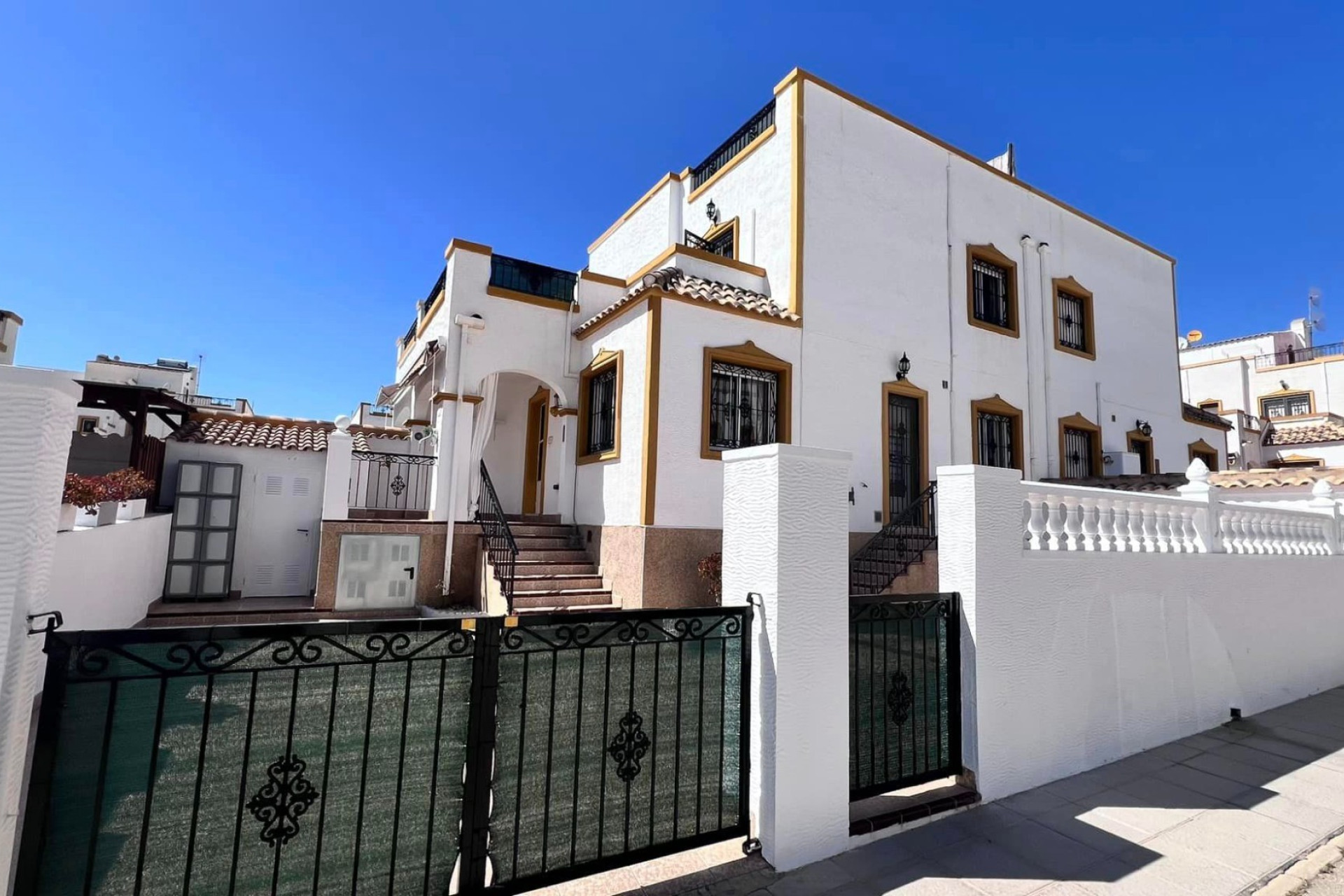 Resale - Town House - Entre Naranjos