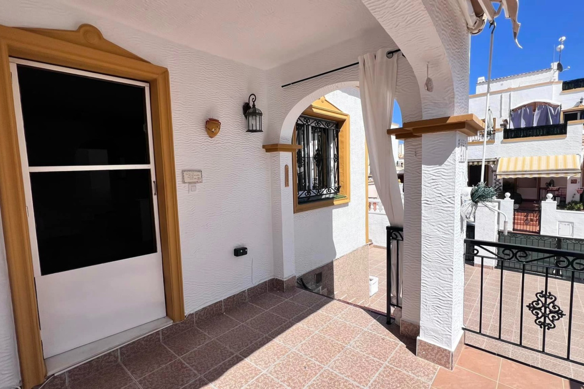 Resale - Town House - Entre Naranjos