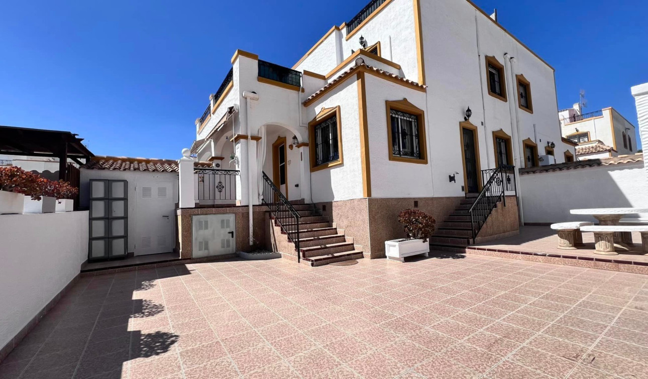 Resale - Town House - Entre Naranjos