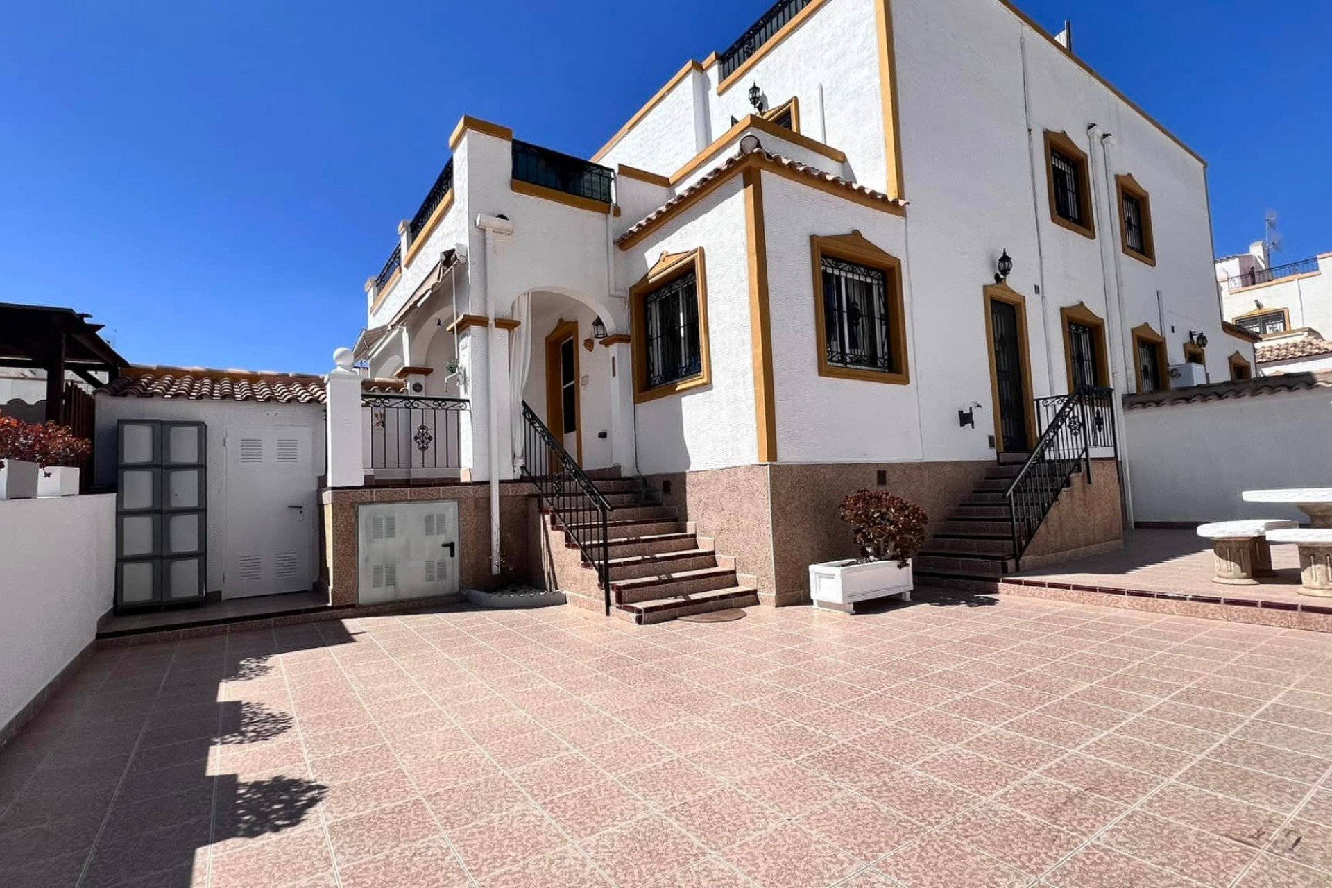 Resale - Town House - Entre Naranjos