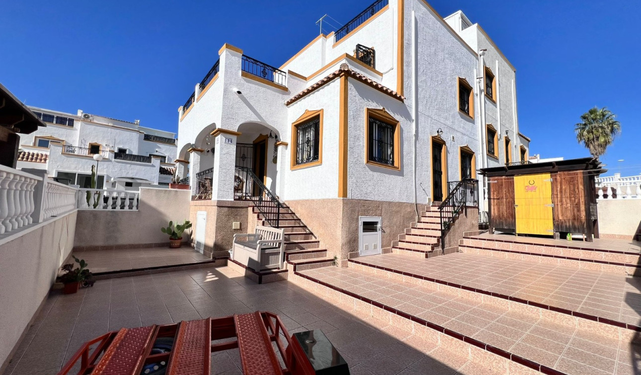 Resale - Town House - Entre Naranjos