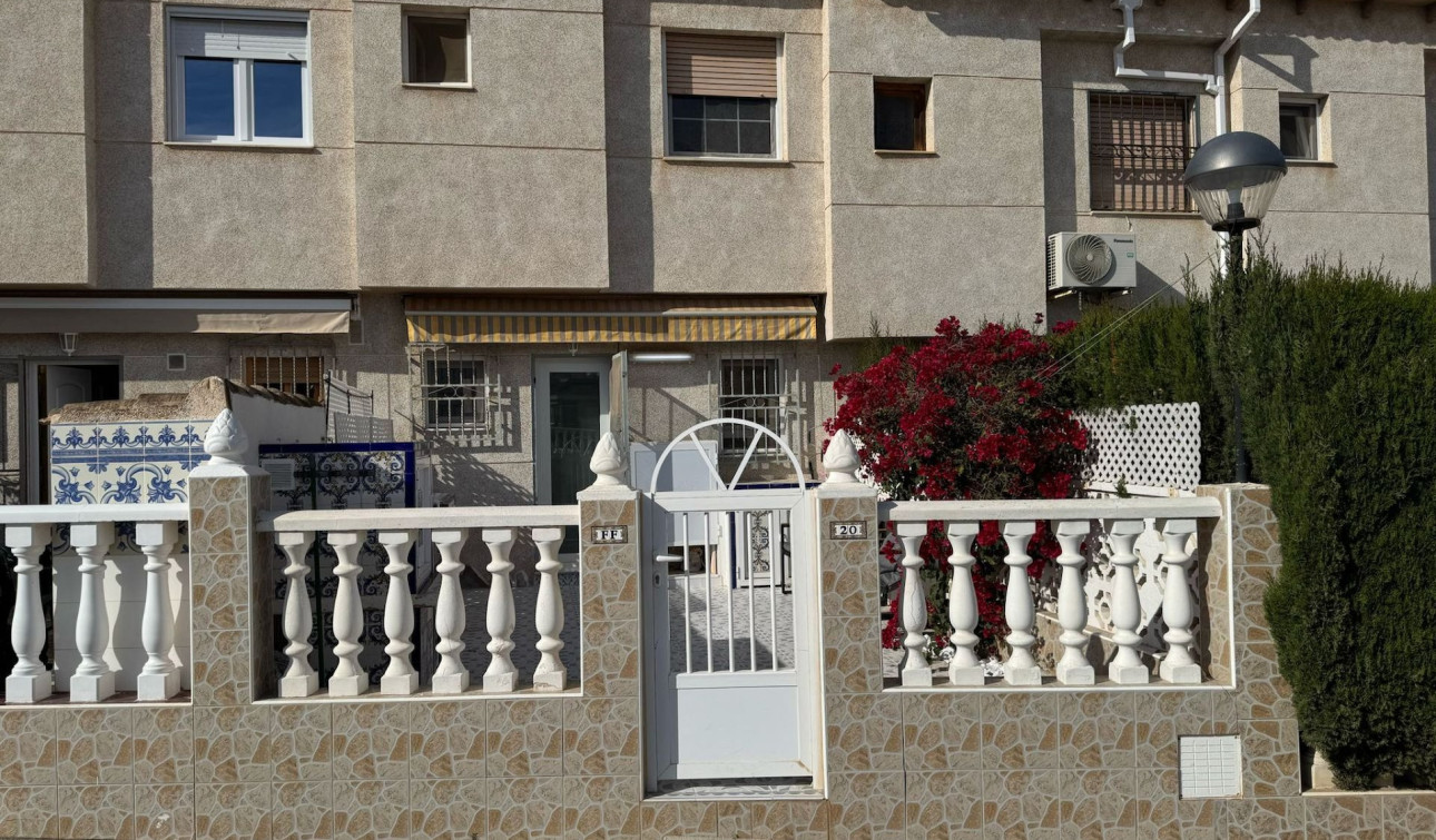 Resale - Town House - La Mata