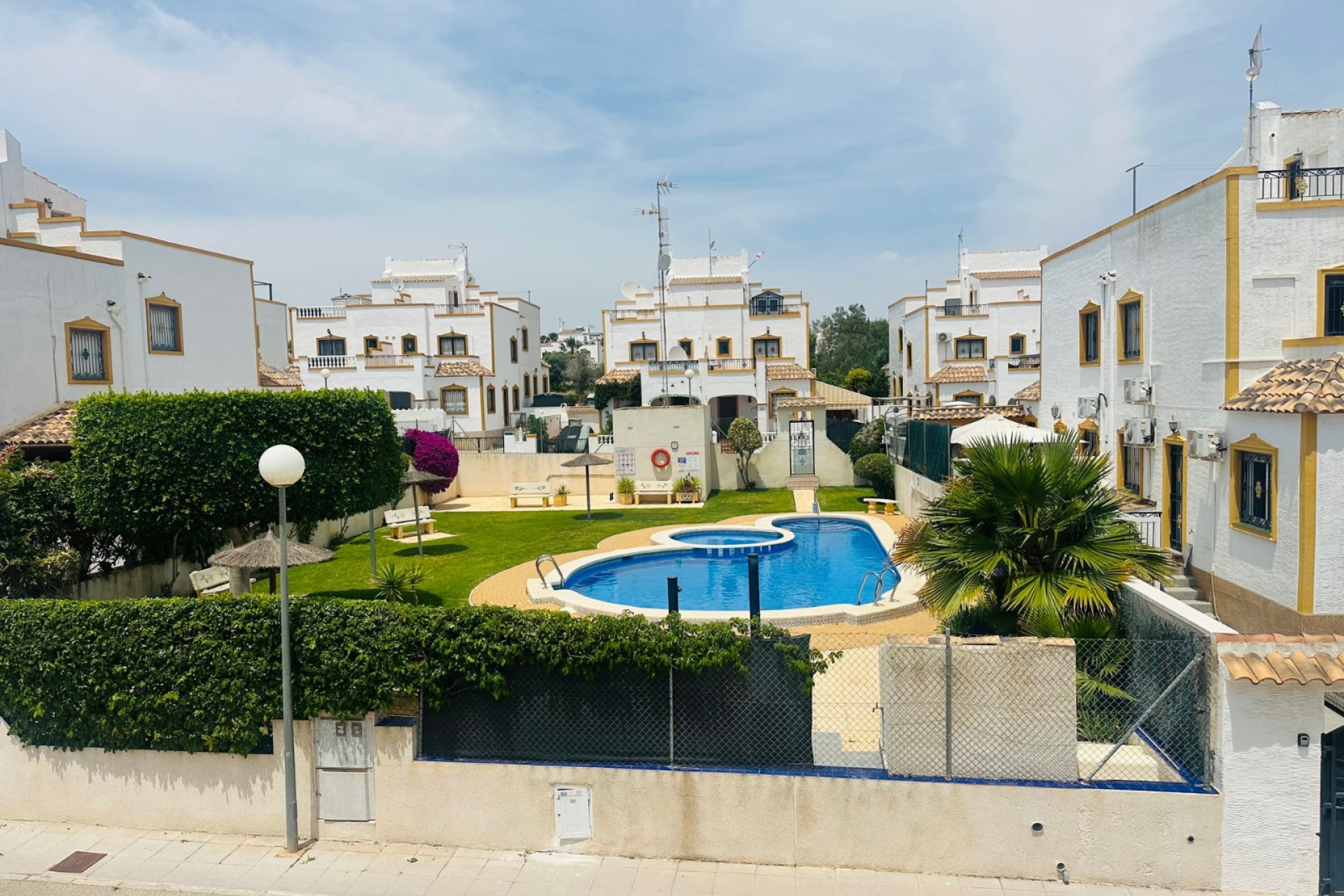 Resale - Town House - Orihuela - Entre Naranjos