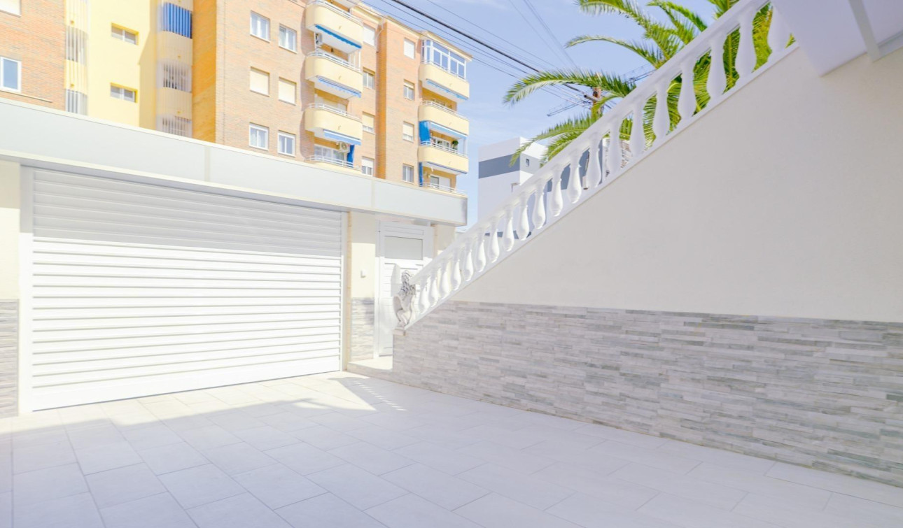 Resale - Town House - Torrevieja - Punta prima