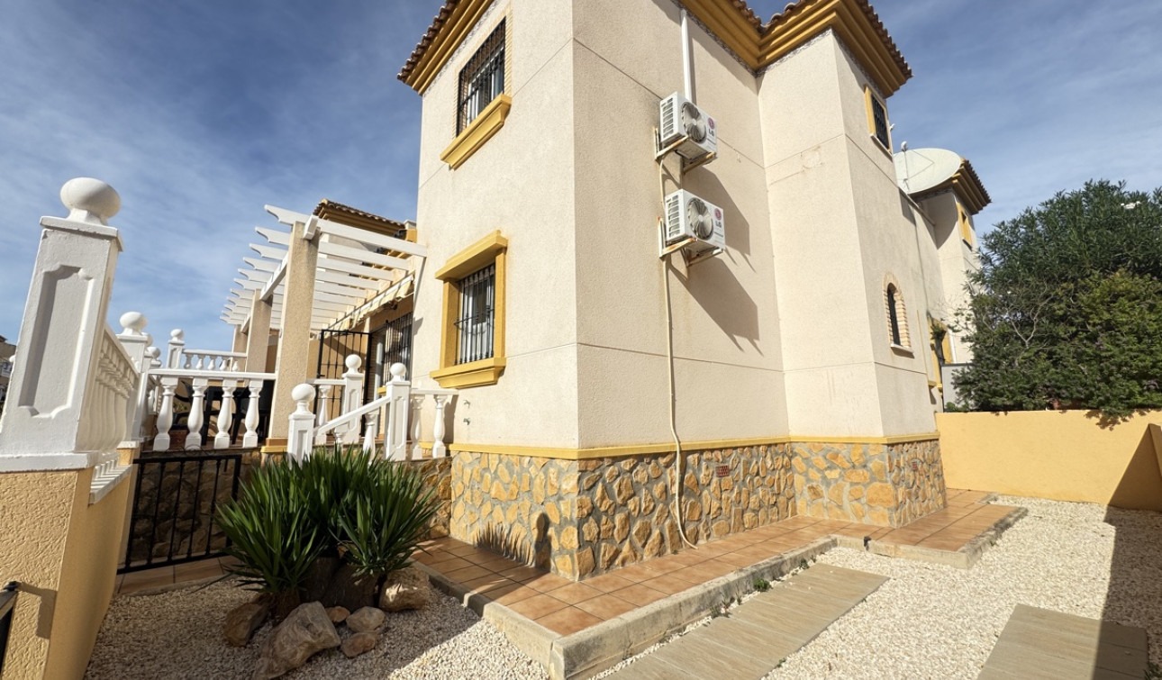 Resale - Town House - Villamartín