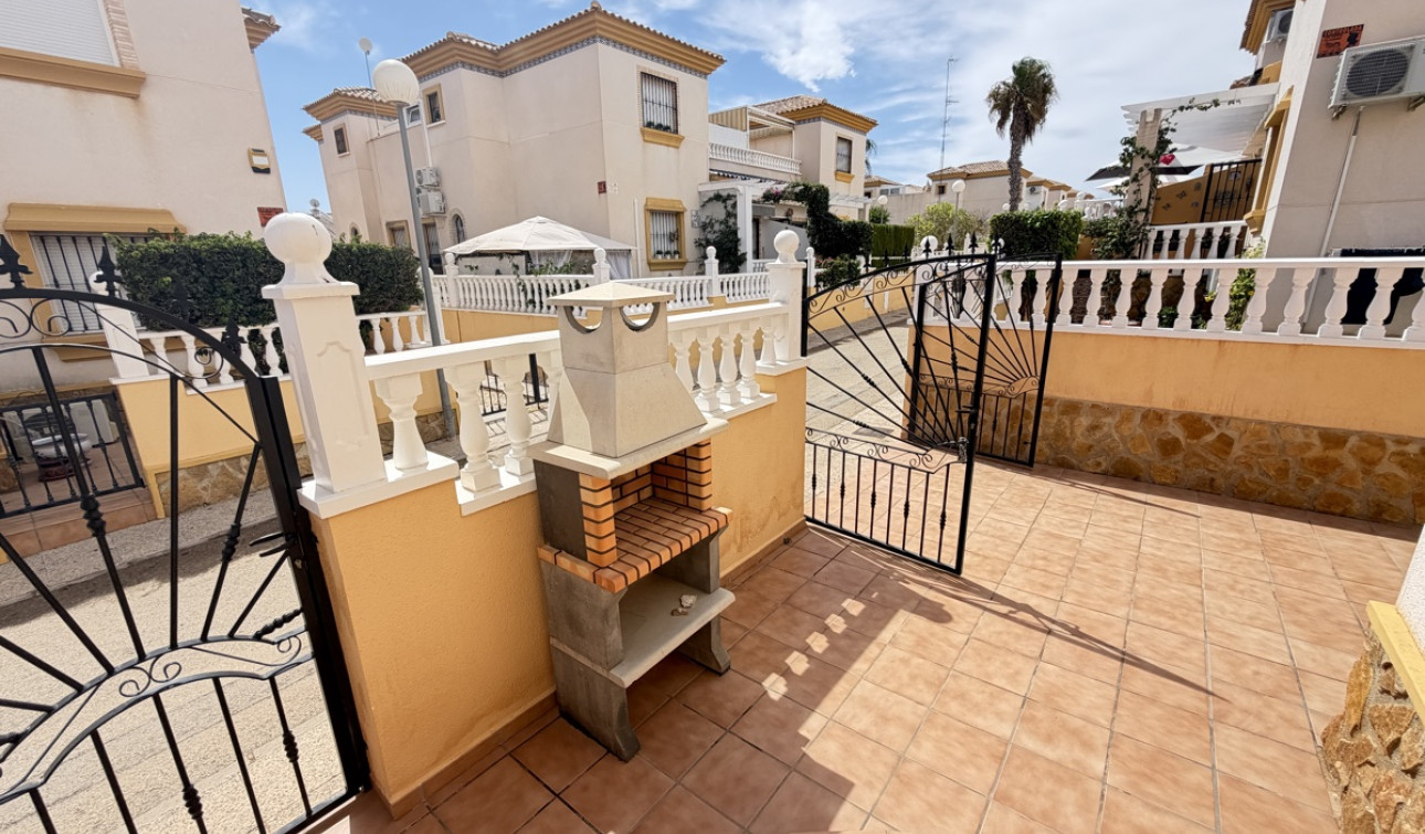 Resale - Town House - Villamartín
