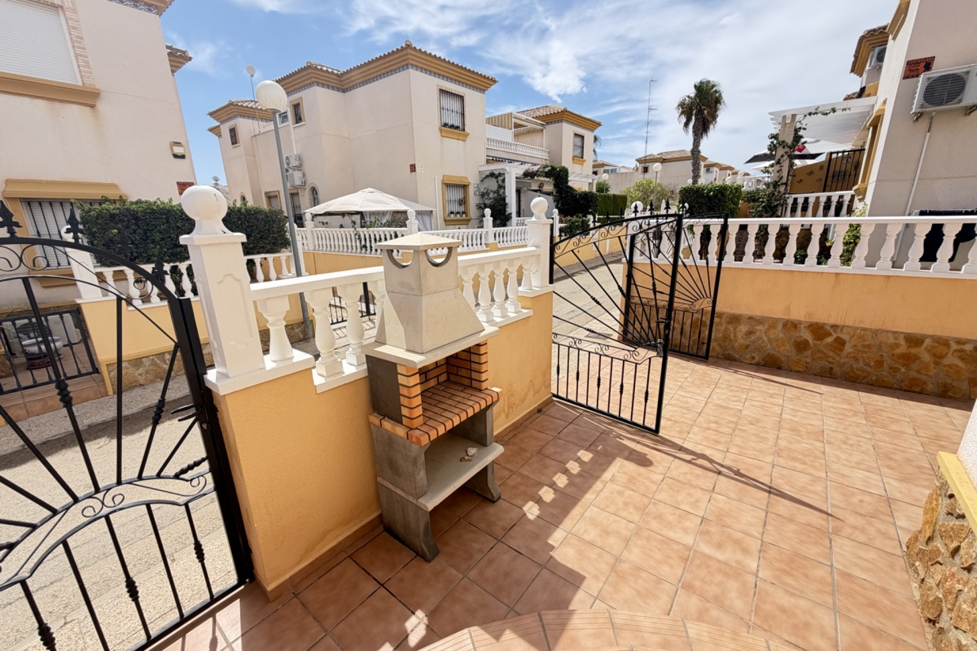 Resale - Town House - Villamartín
