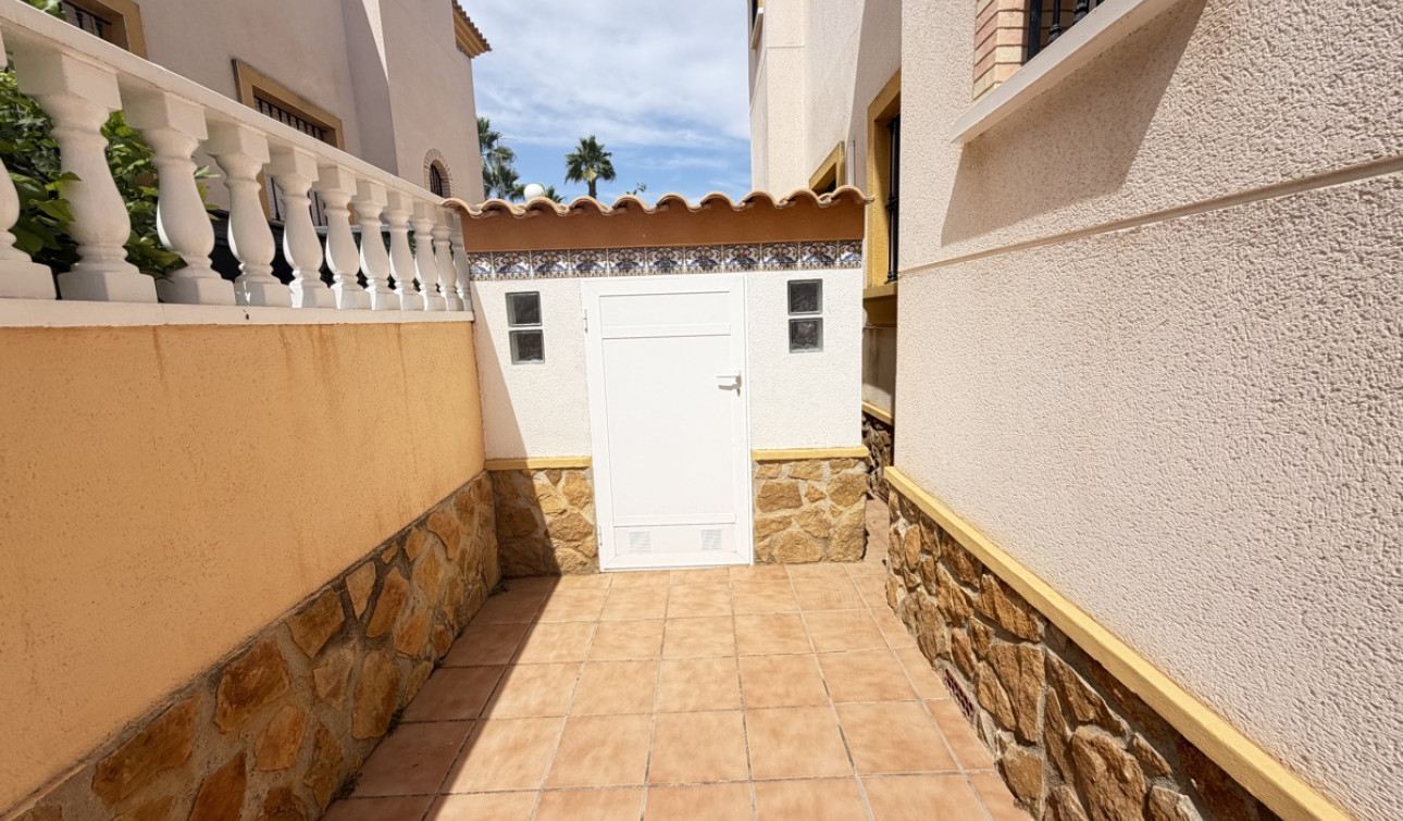 Resale - Town House - Villamartín